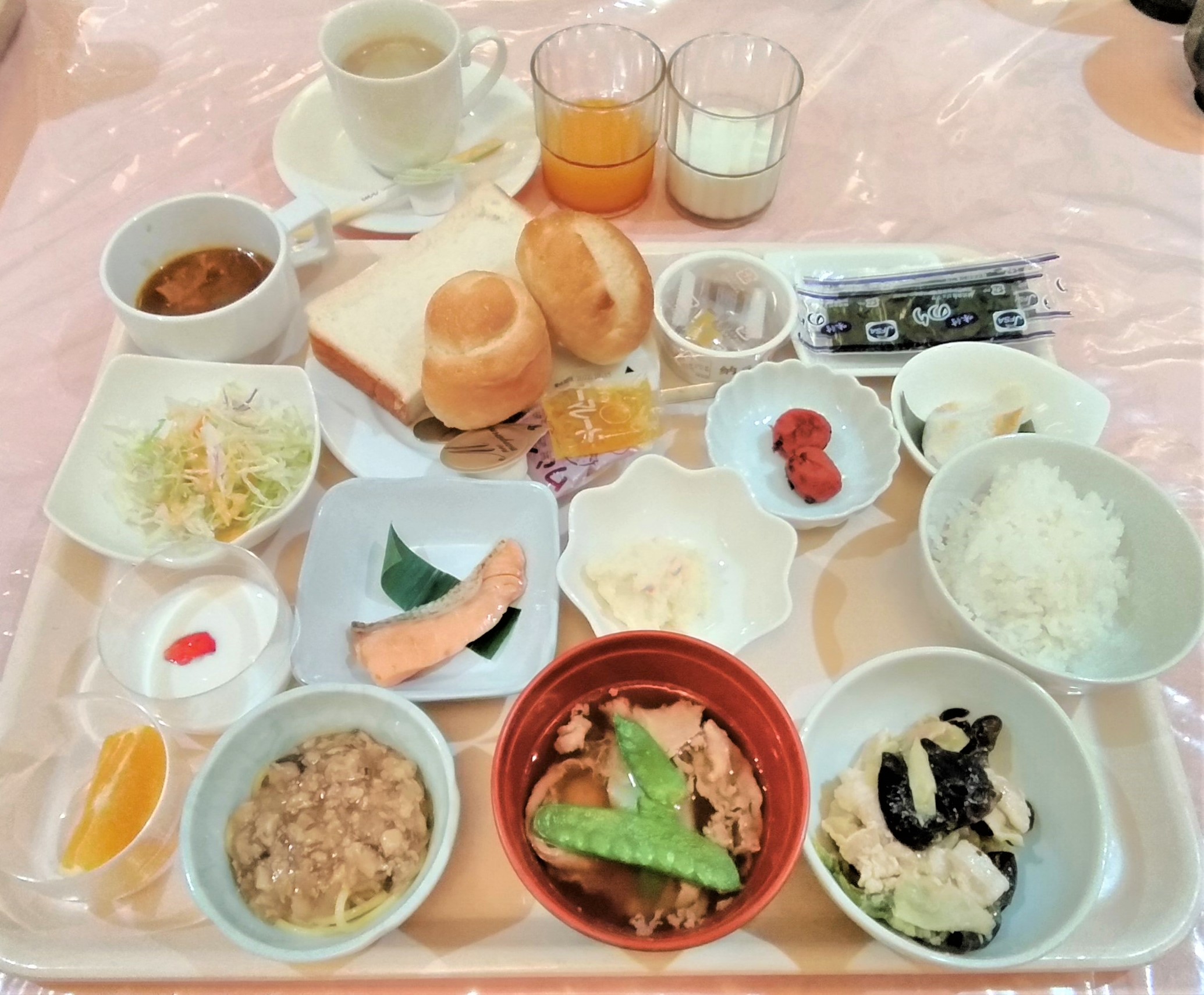 （写真；朝食の一例）