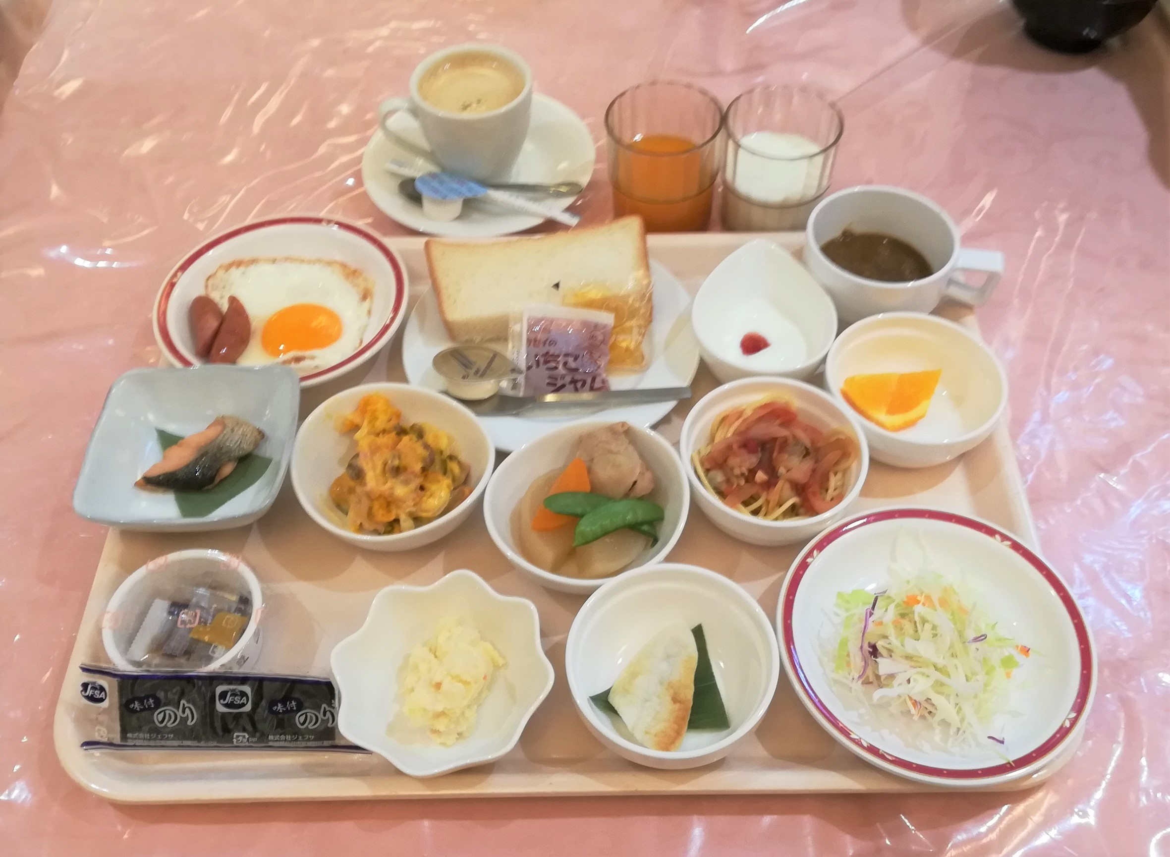 （写真；朝食の一例）